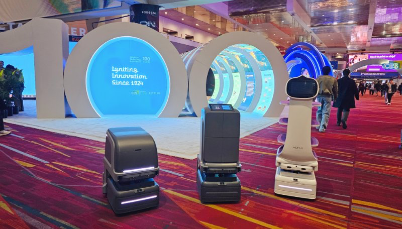 米兰科技携新一代商用机器人——多功能分体机器人UP集体亮相