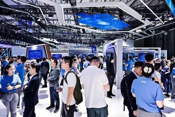 2024上海世界移动通信大会举行 米兰科技携手中国移动聚焦5G科技创新